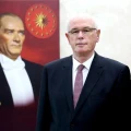 Kazım Kurt Kimdir?