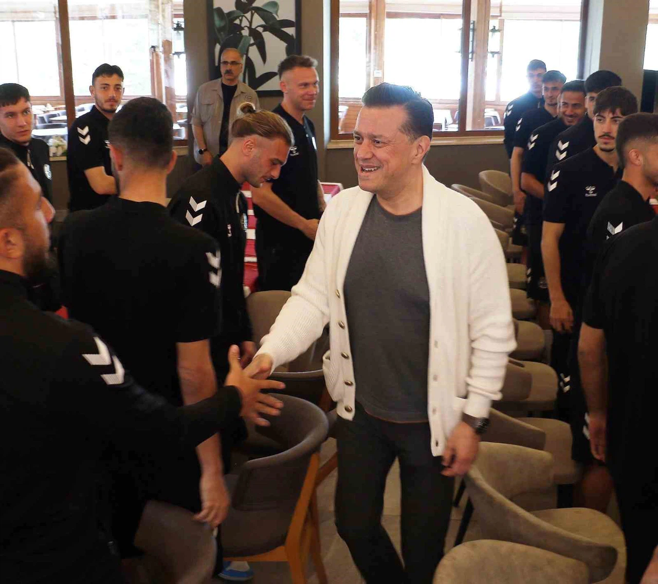 Milletvekili Hatipoğlu Eskişehirspor Oyuncularına Moral Verdi