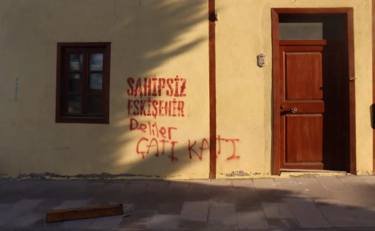 Eskişehir'de Her Gün Artan'Sahipsiz Eskişehir' Yazıları