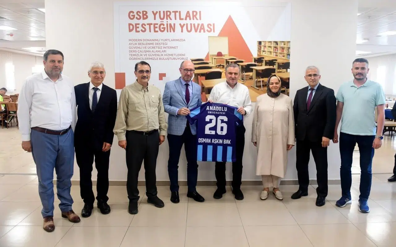 Bakan Bak, Eskişehir Anadolu Üniversitesi'ni Yenileyecek!