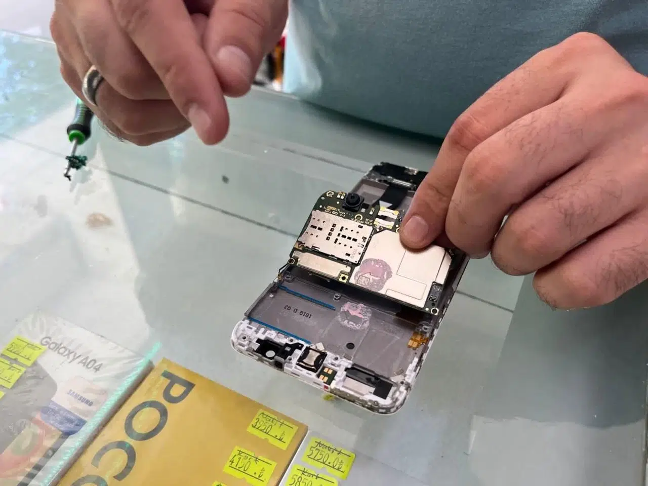 Eskişehirli Telefon Satıcısı Uyardı! Sakın Bunları Yapmayın!