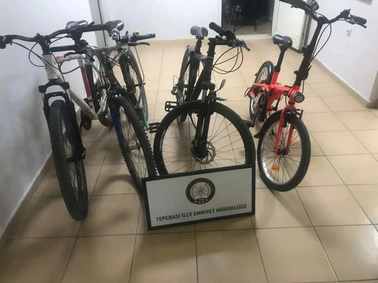 Eskişehir'de Polis Ekipleri 5 Çalıntı Bisiklet Ele Geçirdi