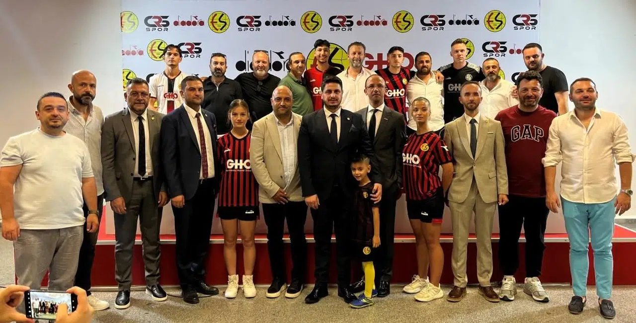 Eskişehirspor’un Yeni Sezon Formaları Satışa Çıktı