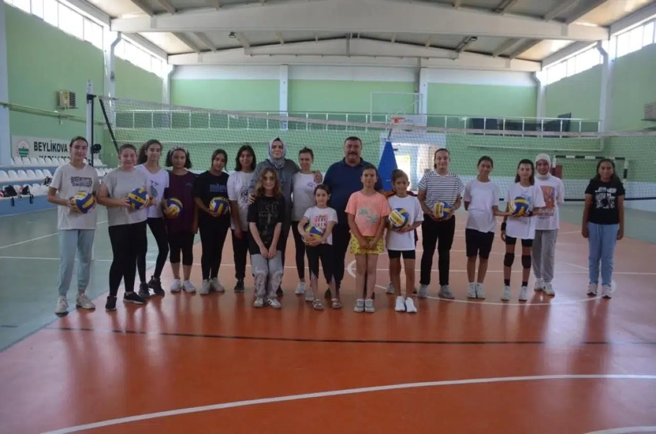Eskişehir'in Beylikova'sında Filenin Sultanları Yetişiyor
