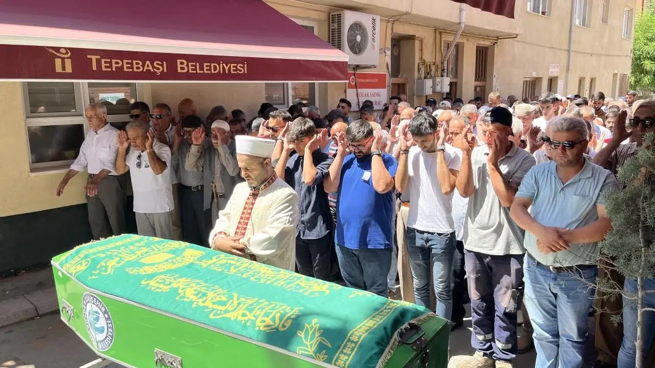 Eskişehir'de Alkollü Sürücünün Çarptığı İşçinin Cenazesi