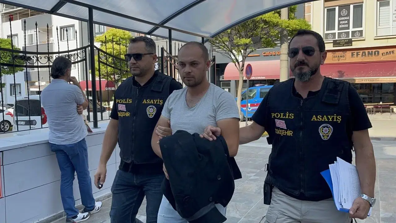Eskişehir'de 18 Yaşındaki Genci Öldüren Şahıs Tutuklandı