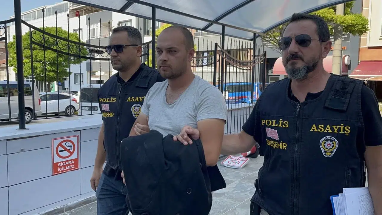 Eskişehir'de Kavgada 18 Yaşındaki Genç Hayatını Kaybetti