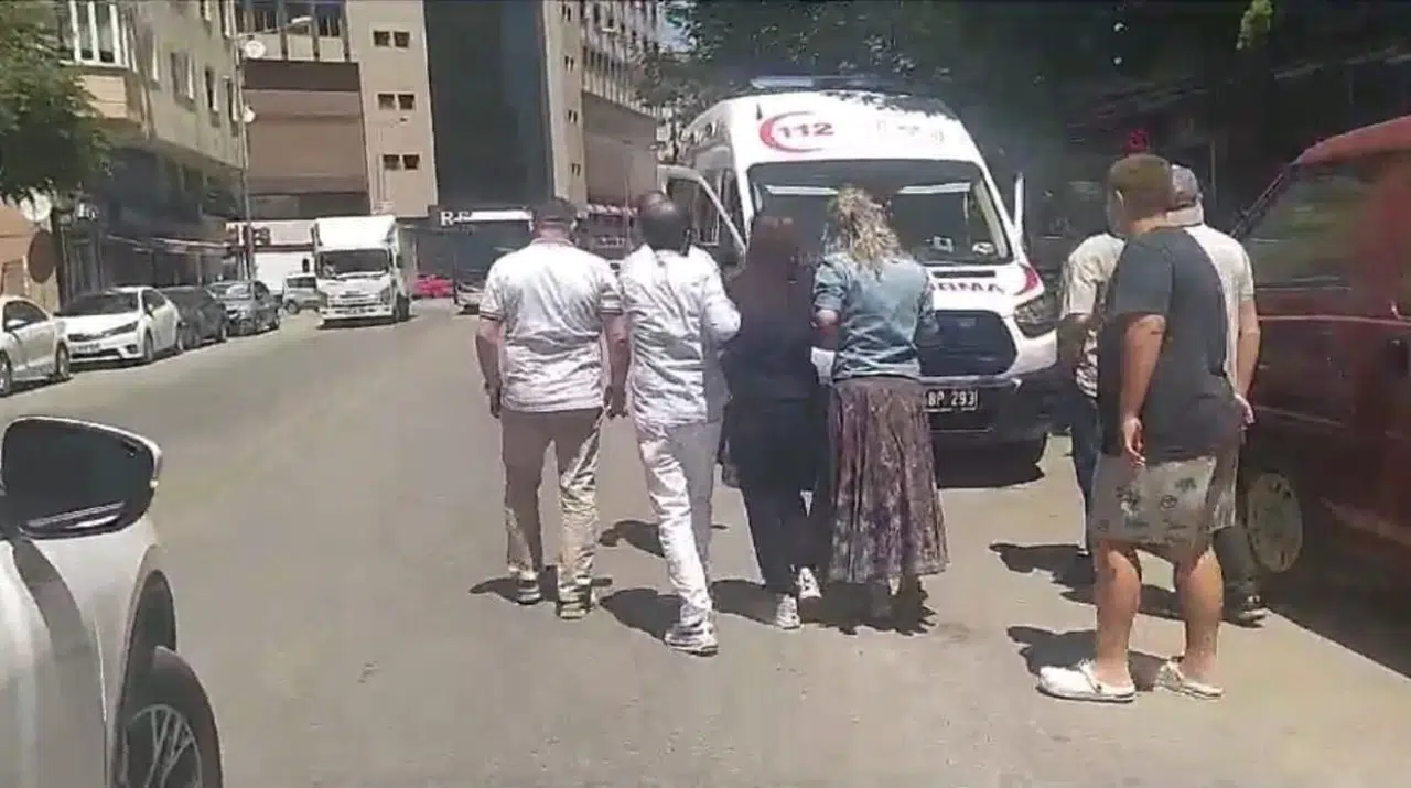 Eskişehir'de Otomobilin Çarptığı Kadın Hastaneye Kaldırıldı