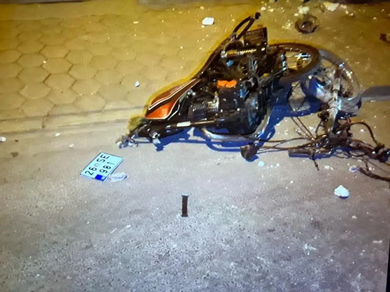Eskişehir'de İkiye Bölünen Motorun Sürücüsü Yaralandı