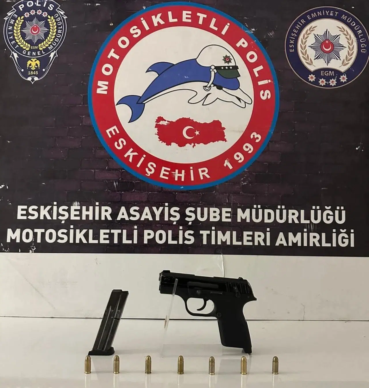 Eskişehir'de Silahla Yakalanan 3 Şahıstan Biri Tutuklandı