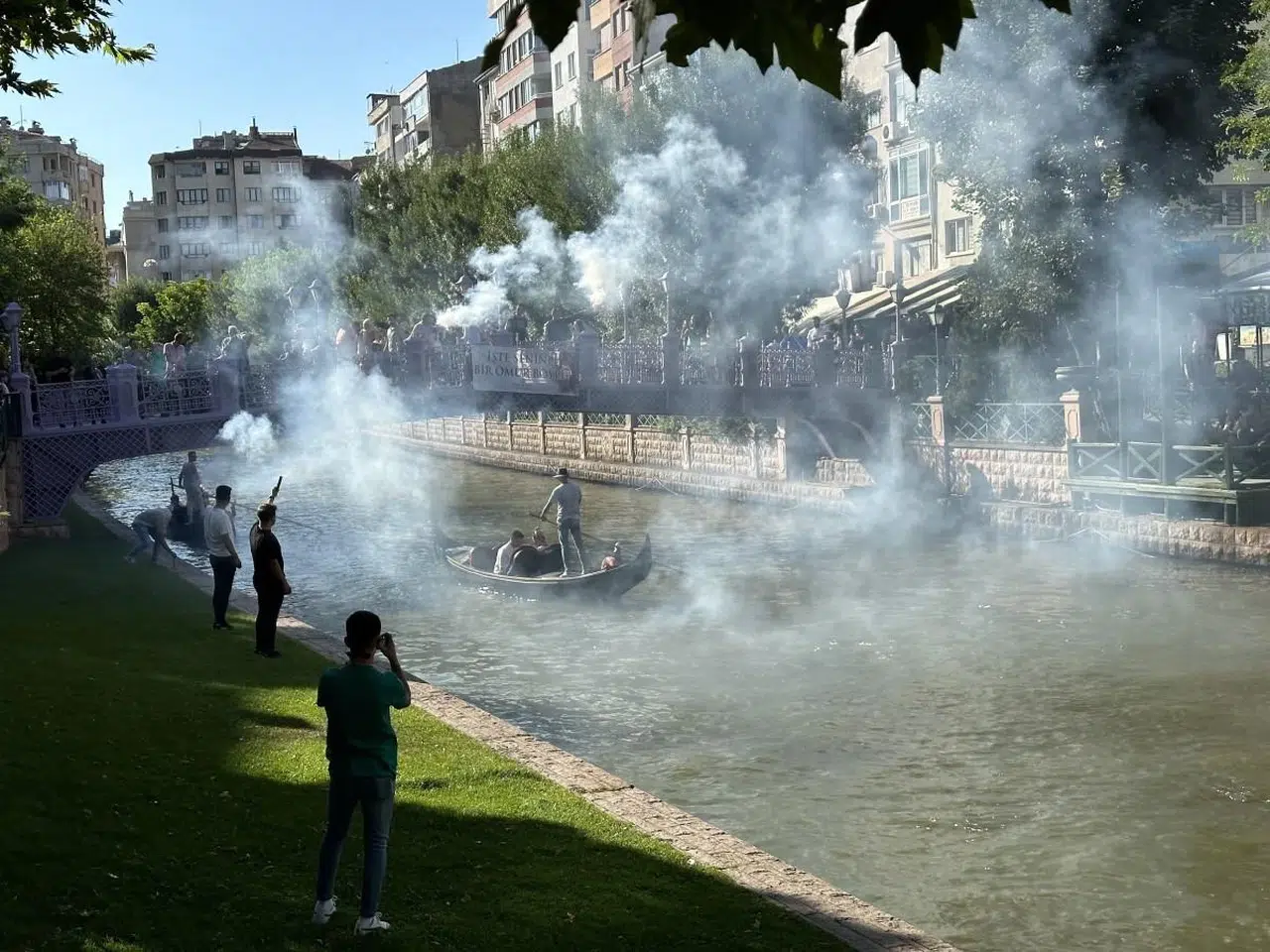 Eskişehir Porsuk Çayı'nda Romantik Evlilik Teklifi