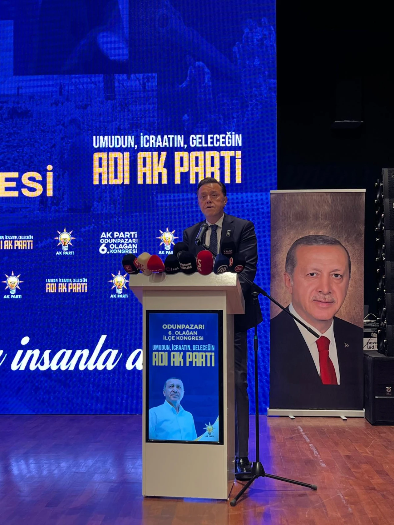 AK Parti Odunpazarı Kongresinde Nebi Hatipoğlu'ndan CHP'ye Sert Eleştiriler!