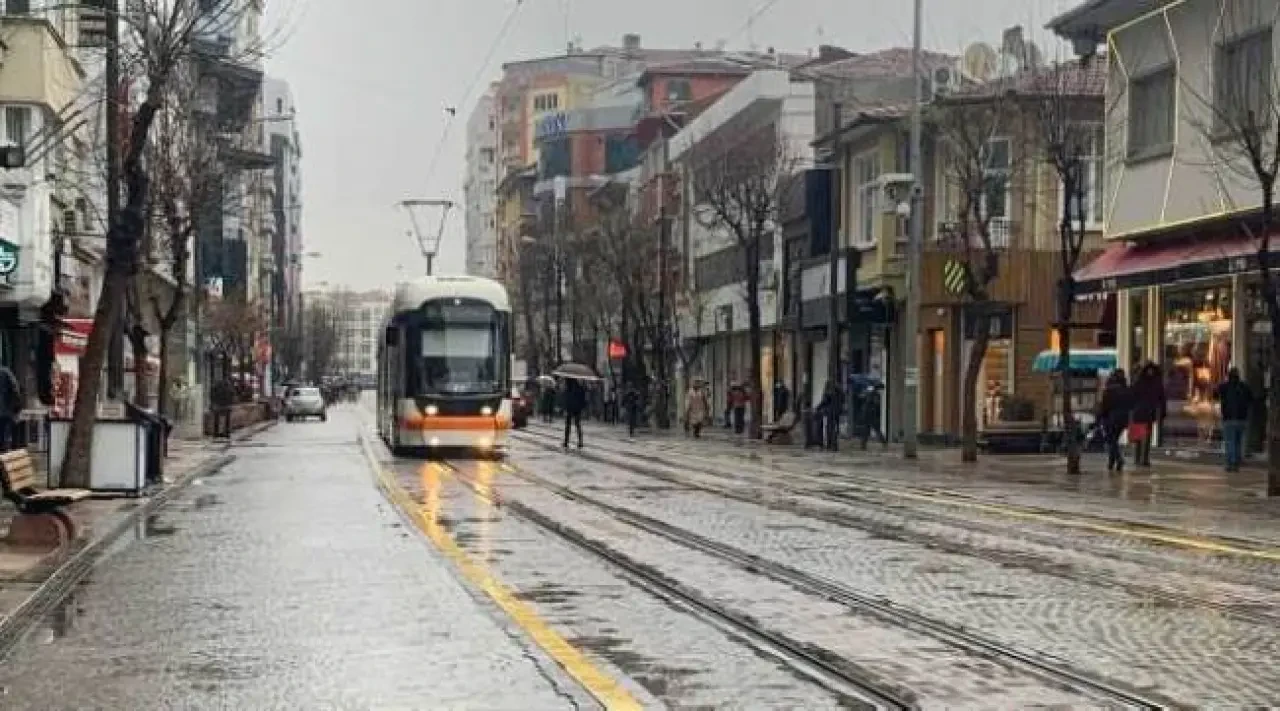 Eskişehir Soğuklarında Dikkat! Kışın En İyi Dudak Koruyucu Yöntemleri Neler?