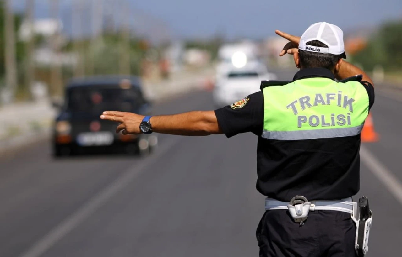 Eskişehir'de Trafik Denetimlerinde Binlerce Araç ve Sürücü Kontrol Edildi, Yüzlerce Cezai İşlem Uygulandı