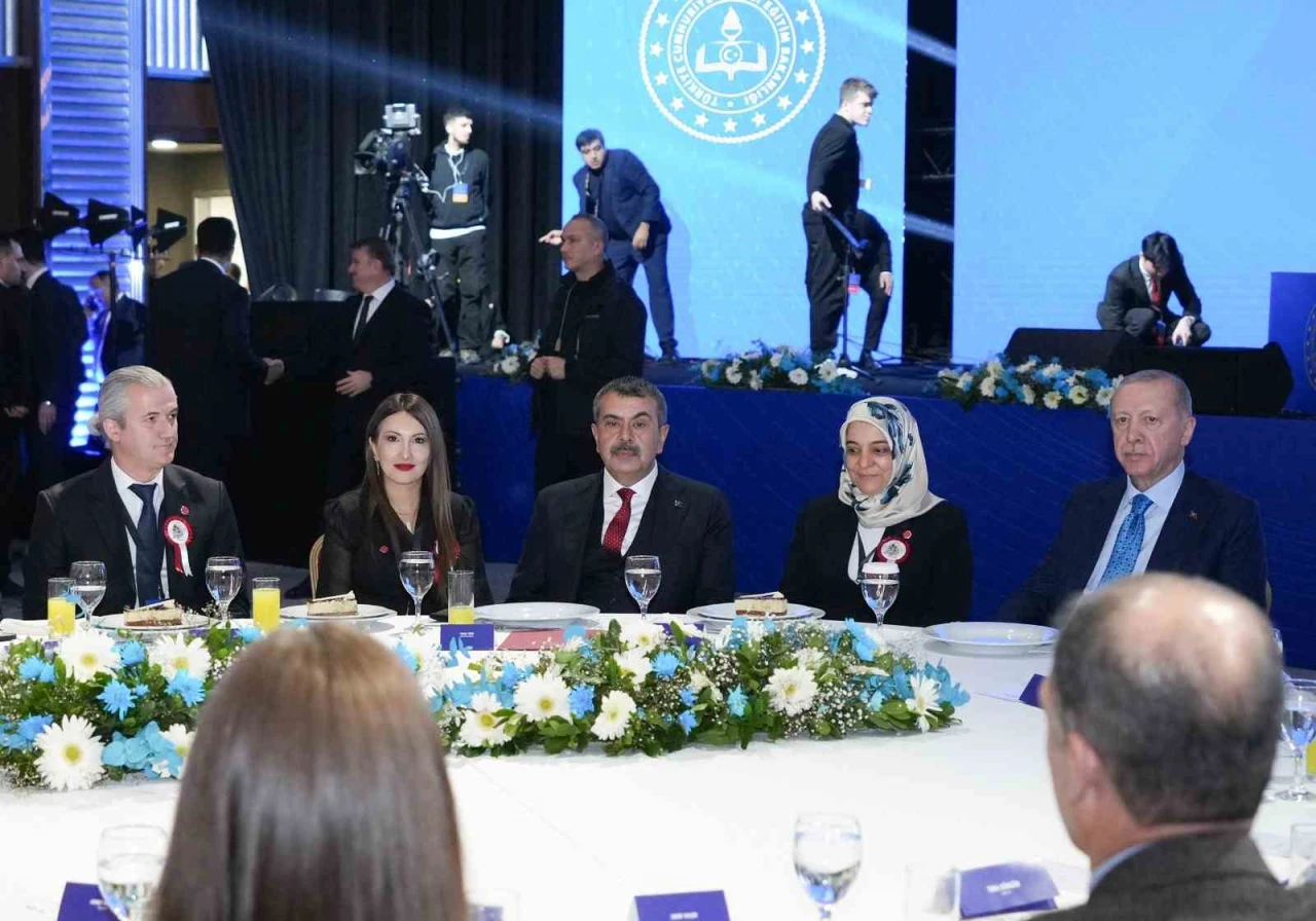 Ebru Öğretmen Yılın Öğretmeni Seçilerek Eskişehir’i Gururlandırdı