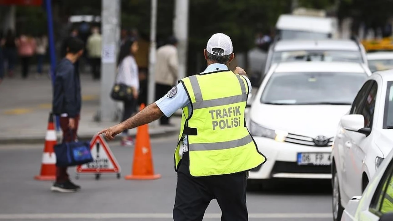 Polis Ekiplerince Son 1 Hafta İçerisinde 9 Bin Araç Kontrol Edildi