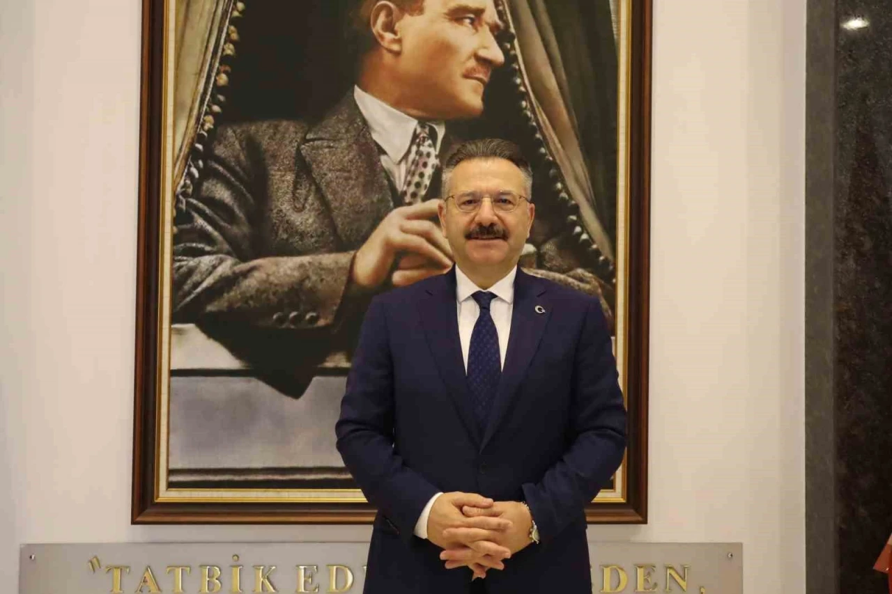 Vali Hüseyin Aksoy, İstiklal Marşı'nın Kabulünün 104. Yılında Mehmet Akif Ersoy'u Andı