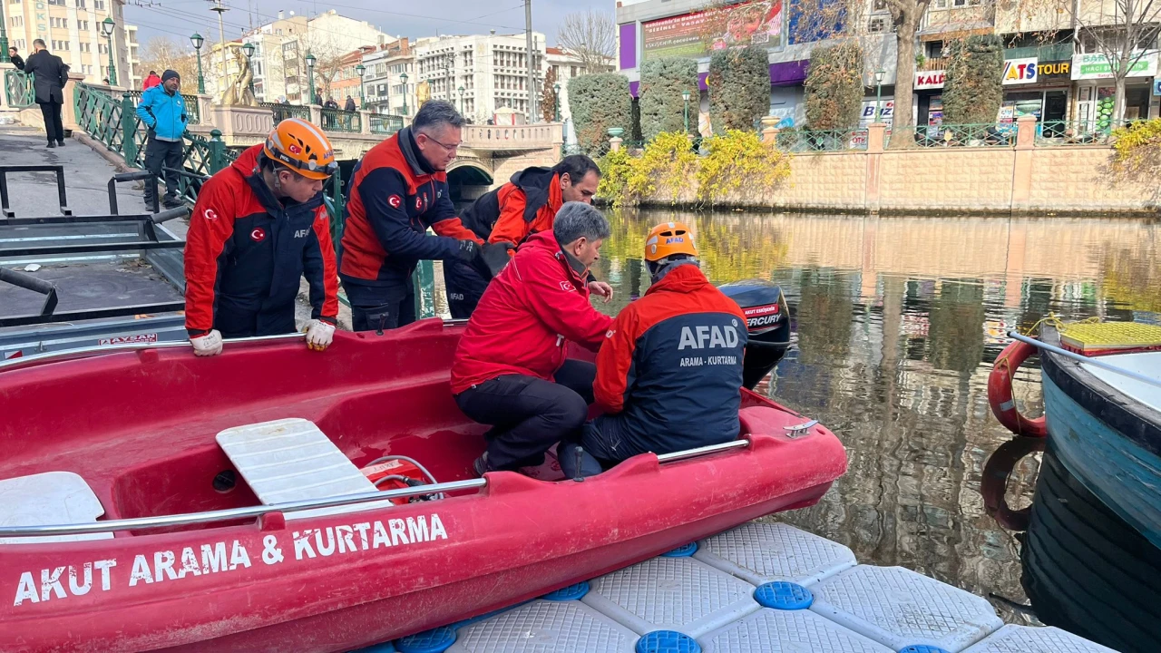 Eskişehir’de Porsuk Çayı’nda Boğulma Tatbikatı Gerçekleştirildi