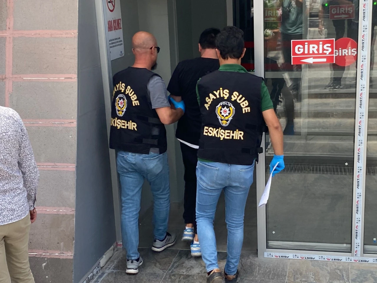 Eskişehir'de Kesinleşmiş Cezalı 3 Zanlı Yakalandı, Cezaevine Gönderildi!