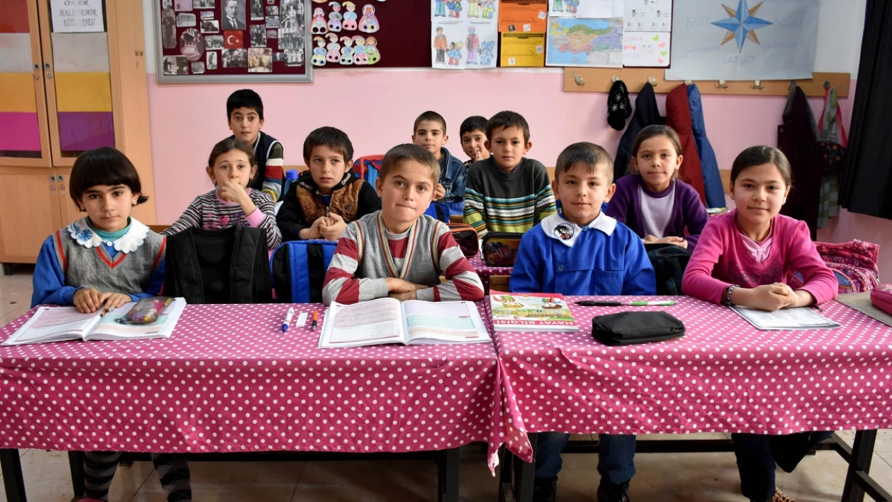 Öğrencilerin Kılık Kıyafet Yönetmeliği Değişti: İşte Yeni Düzenlemeler