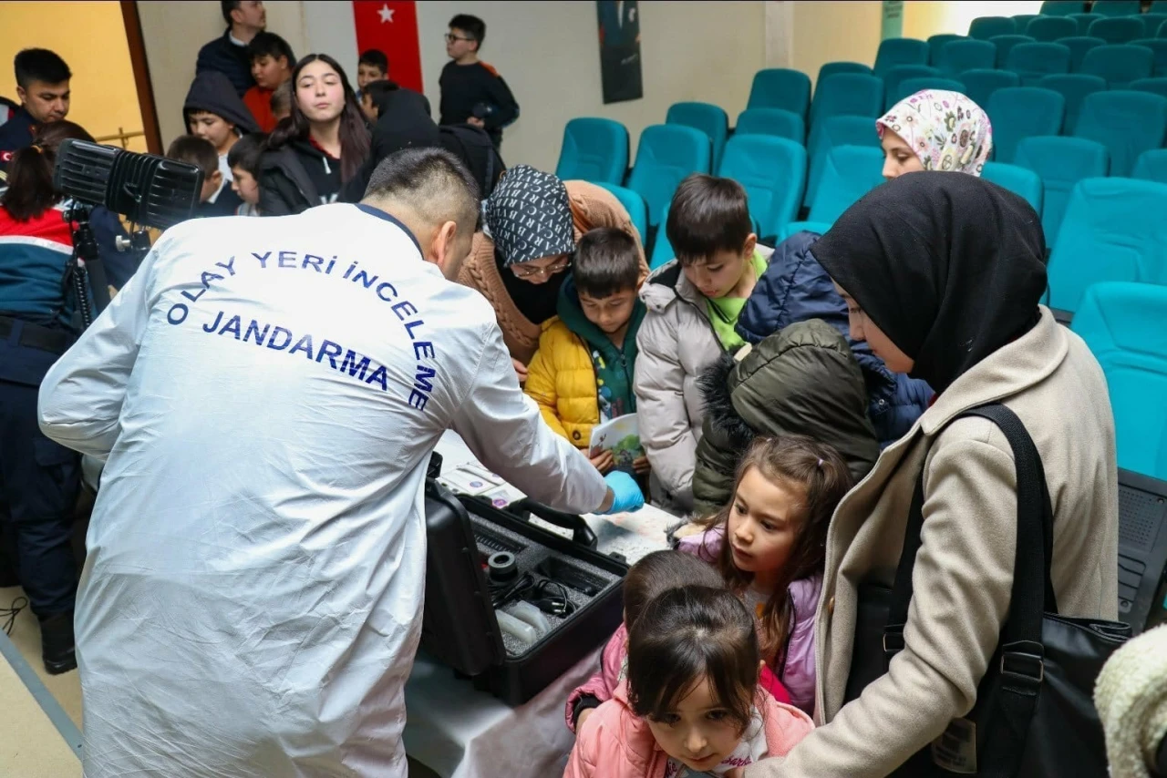 Jandarma Ekiplerinden Öğrencilere Eğitim