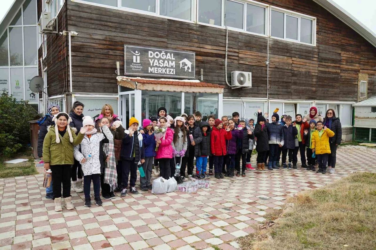 ESOGÜ ve Cengiz Topel İlkokulu Öğrencilerinden Sokak Hayvanlarına Mama Bağışı