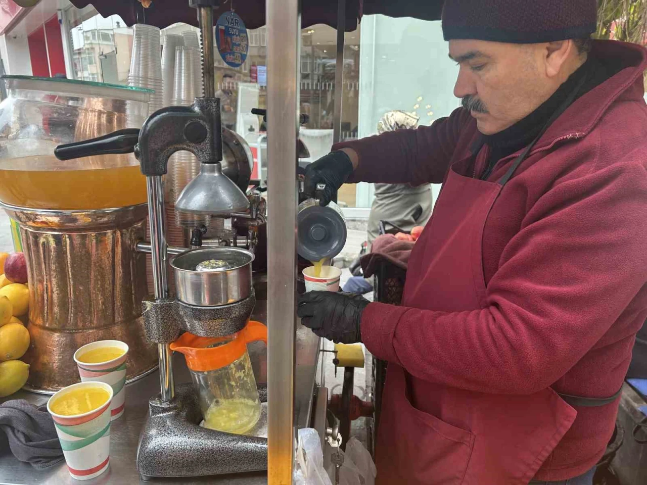 Eskişehir'de Soğuk Algınlığına Karşı Portakal Suyu Talebi Artıyor
