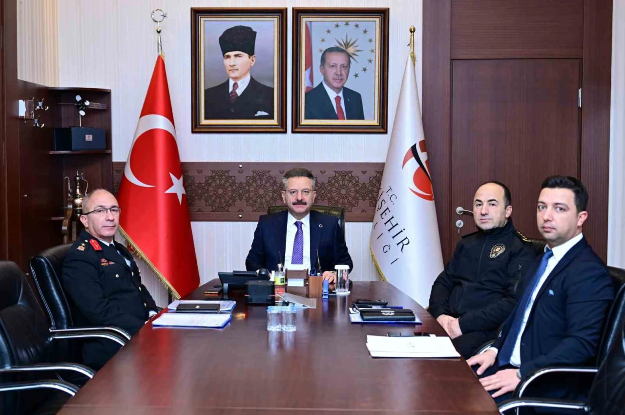 Eskişehir Valisi Hüseyin Aksoy İçişleri Bakanı Yerlikaya’nın Toplantısına Katıldı