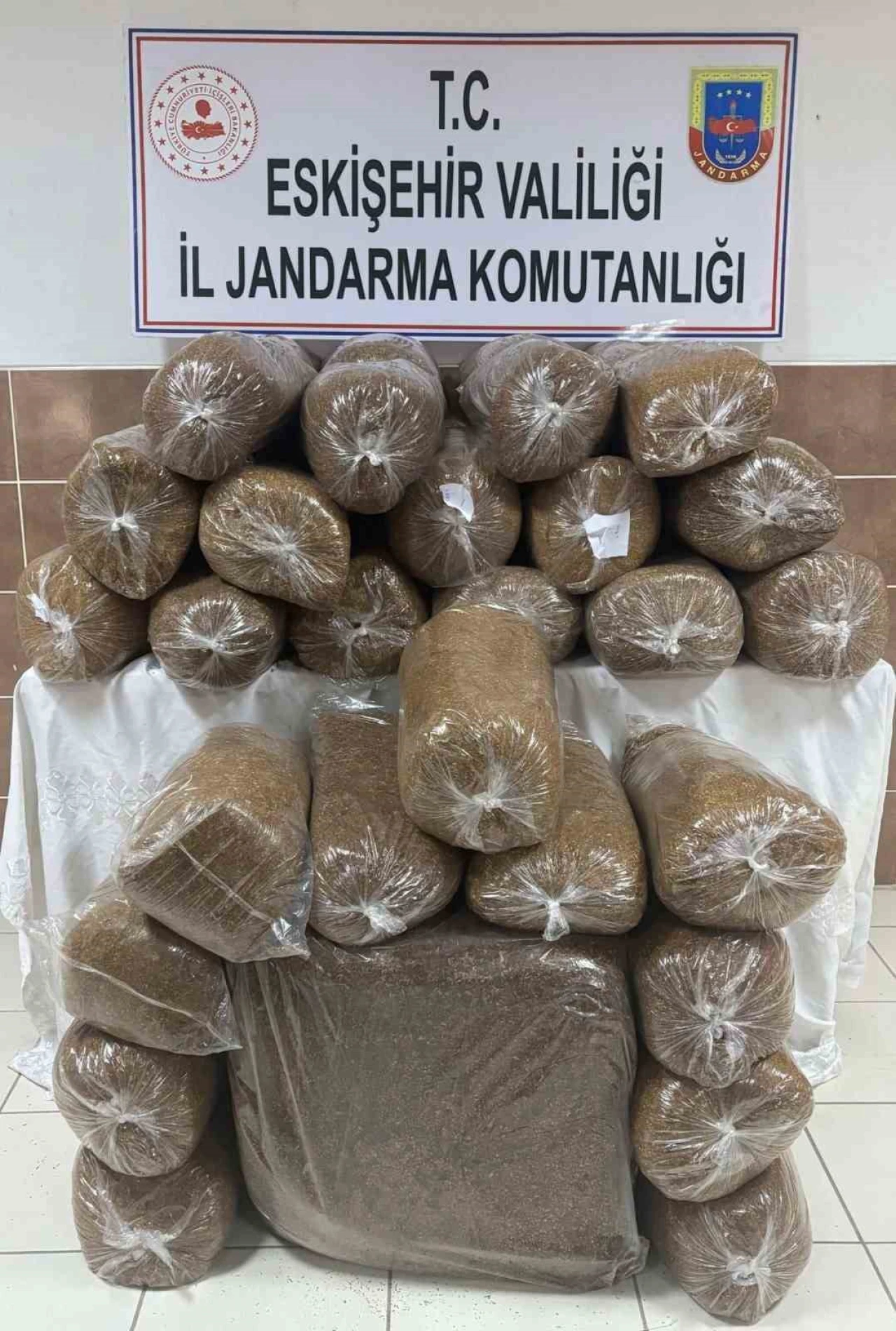 Eskişehir'de Jandarma Operasyonunda 200 Kilogram Kaçak Tütün Ele Geçirildi