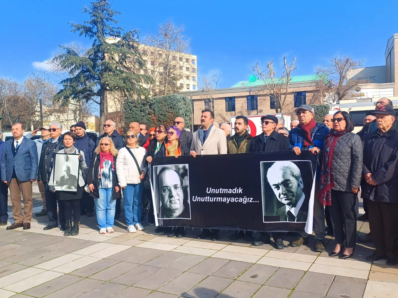 Atatürkçü Düşünce Derneği Eskişehir Şubesi Muammer Aksoy'u Unutmadı