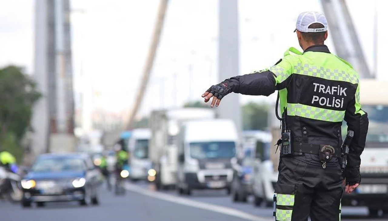 2025'te Trafik Cezaları Yükseldi! Çakar Lamba ve Hız İhlallerine Rekor Cezalar Geliyor