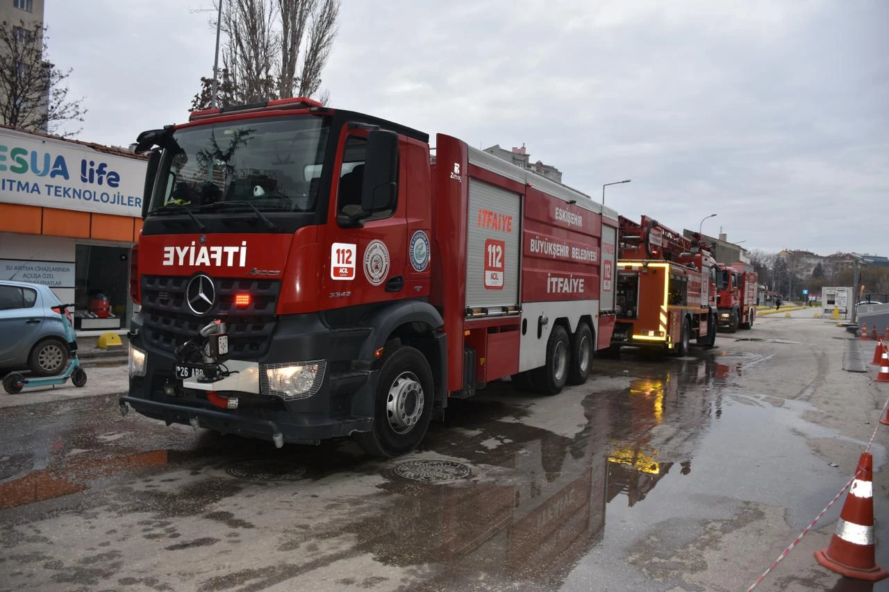 Eskişehir'de Sobadan Çıkan Yangın Evi Kullanılamaz Hale Getirdi