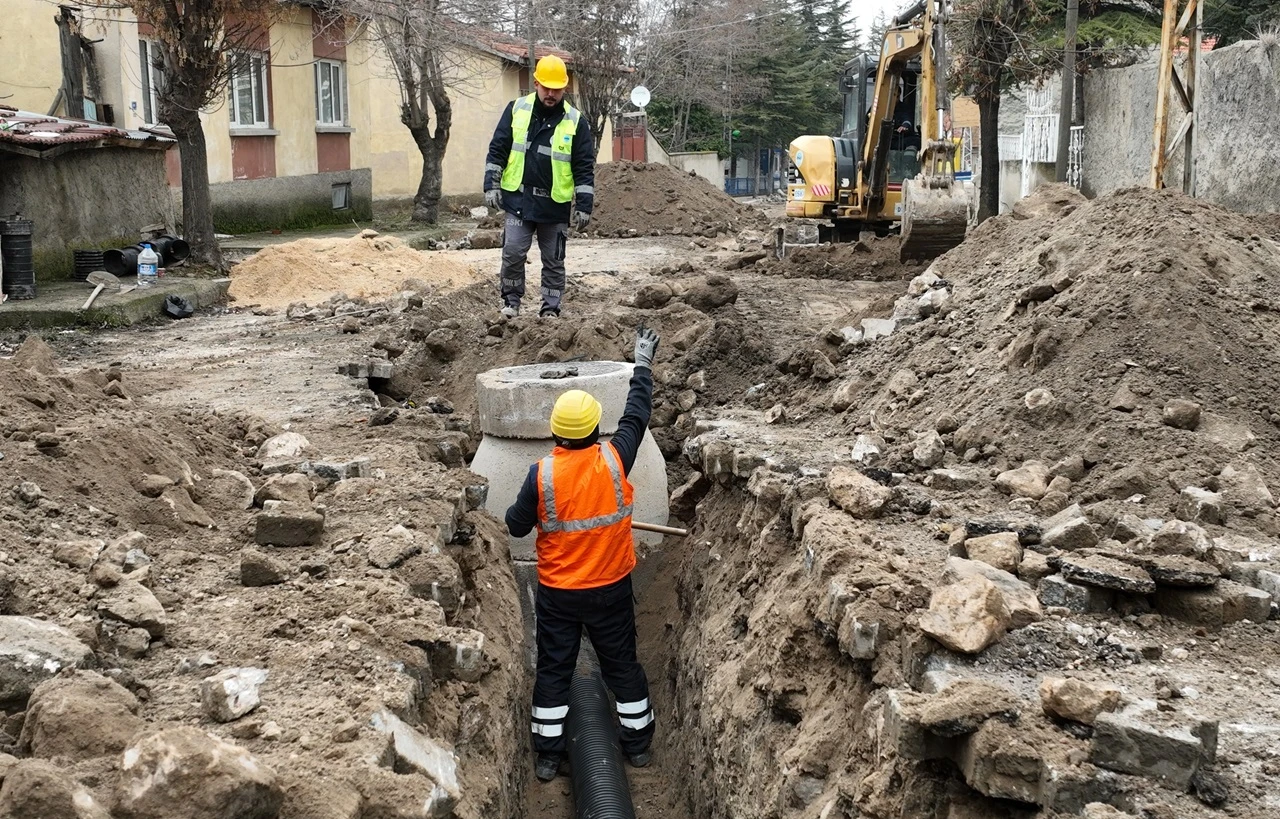 Seyitgazi’de Arkeolojik Alan İçinde Yeni Kanalizasyon Hattı Döşendi