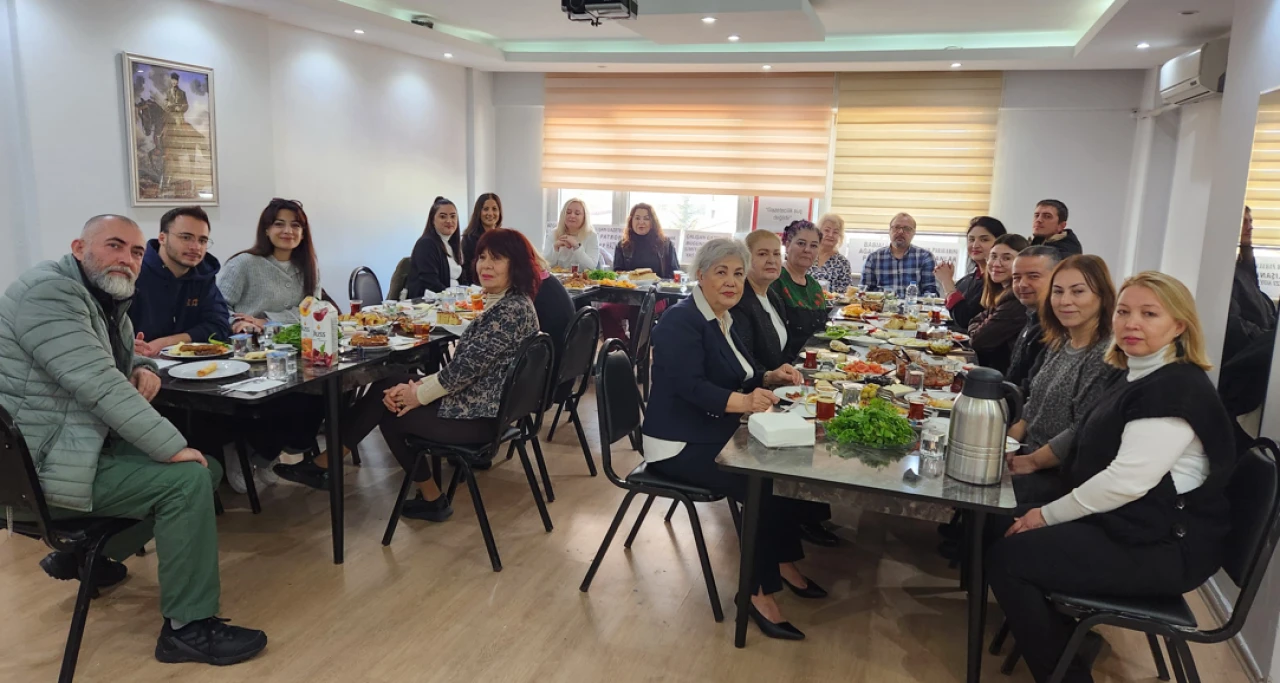 29 Ekim Kadınları Derneği'nden Gazetecilere Kahvaltı