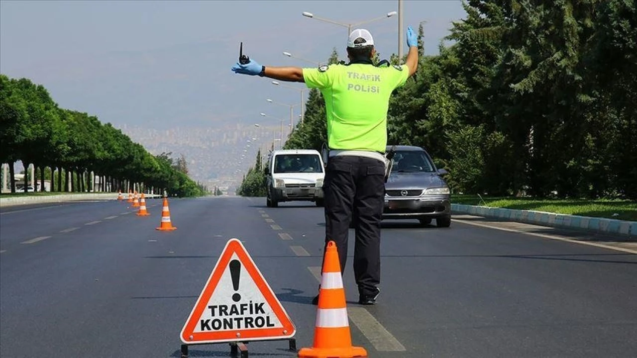 Eskişehir'de Yapılan Trafik Denetimlerinde Binlerce Araçta Cezai İşlem Uygulandı