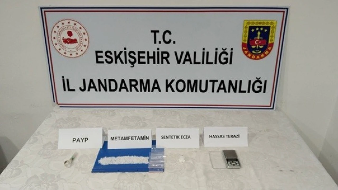 Bursa’dan Eskişehir’e Uyuşturucu Madde Getiren Şahsı Jandarma Yakaladı