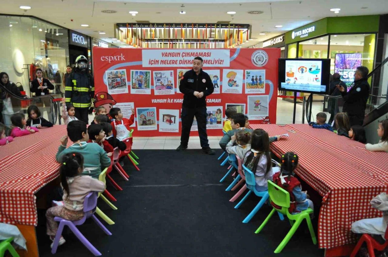 İtfaiye Ekiplerinden Çocuklara ve Ebeveynlere Yangın Eğitimi