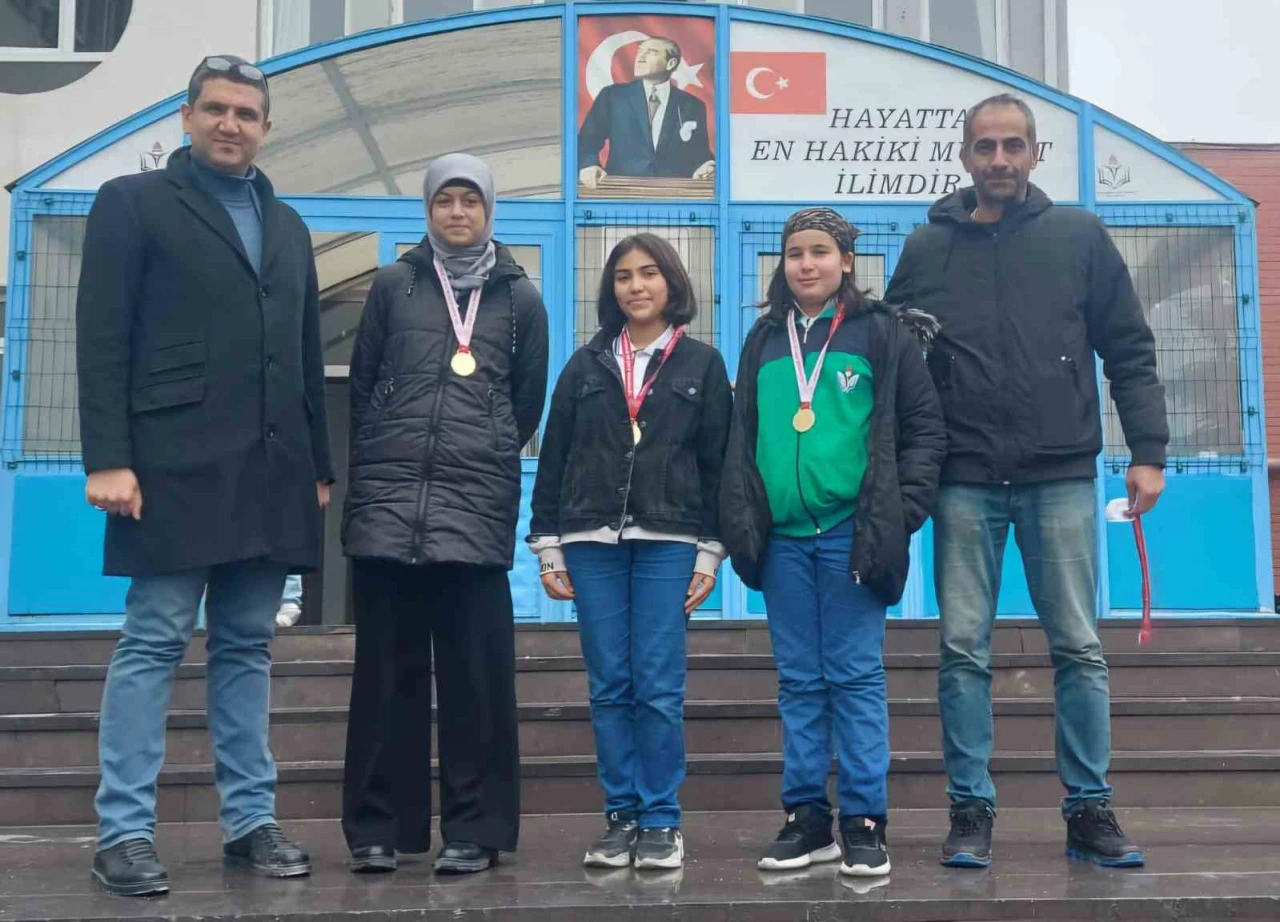 Eskişehir Orgeneral Halil Sözer Ortaokulu Öğrencilerinden Kick Boks Arenasında 4 Madalya!