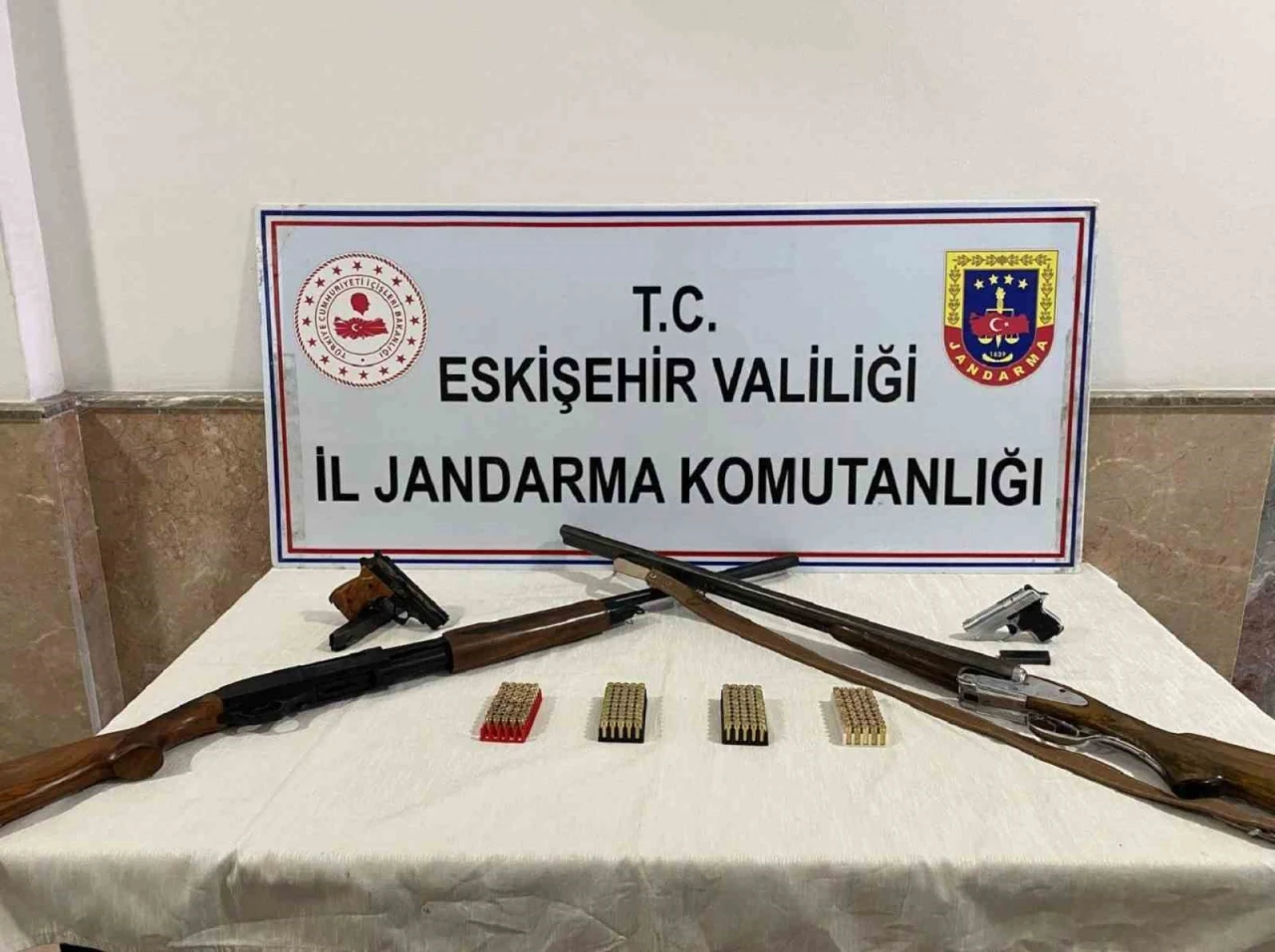 Eskişehir'de İş Yerini Cephaneliğe Çeviren Şüpheli Yakalandı