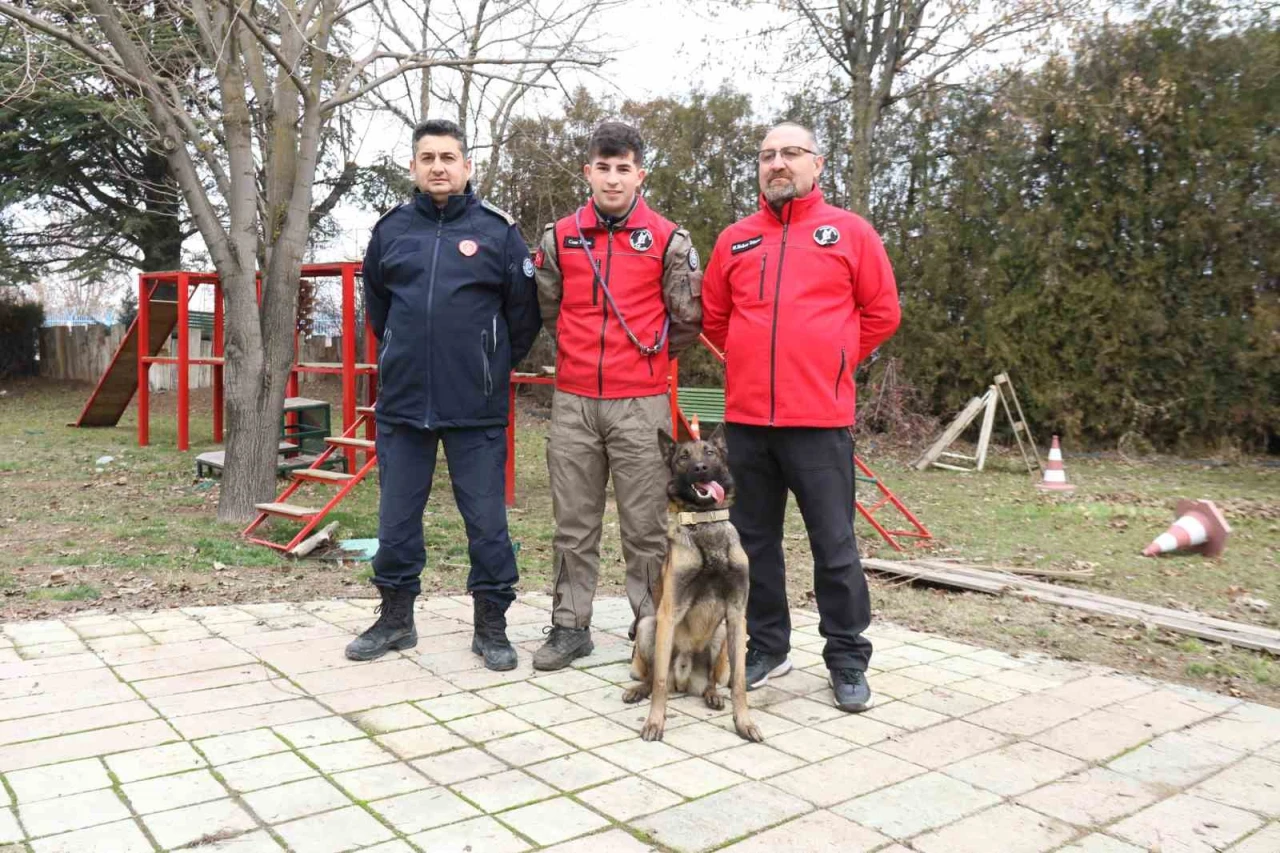 Eskişehir'in İlk K-9 Arama Kurtarma Köpeği ''Adam'' Afetlere Hazırlanıyor