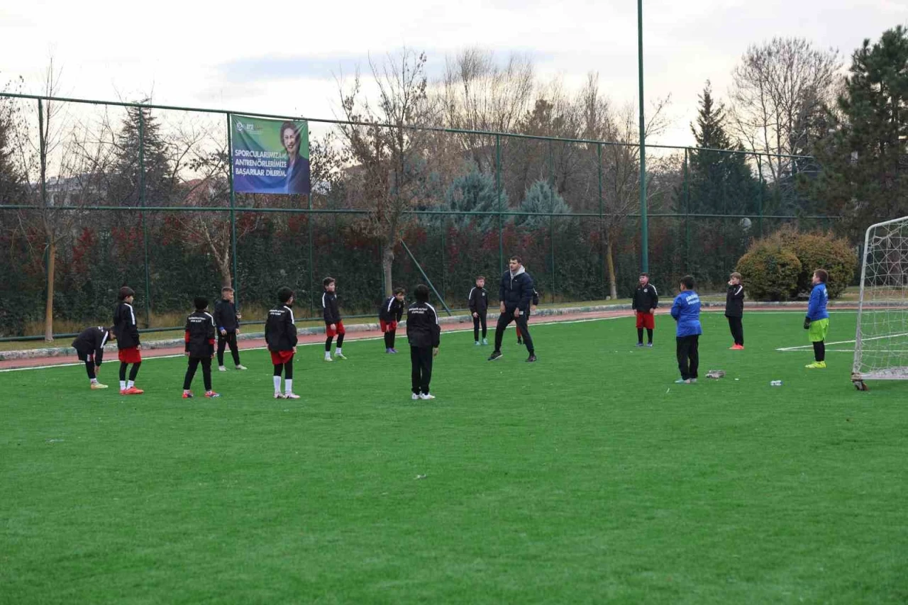 Osmangazi Spor Sahası’ndaki Çalışmalar Tamamlanarak Hizmete Açıldı