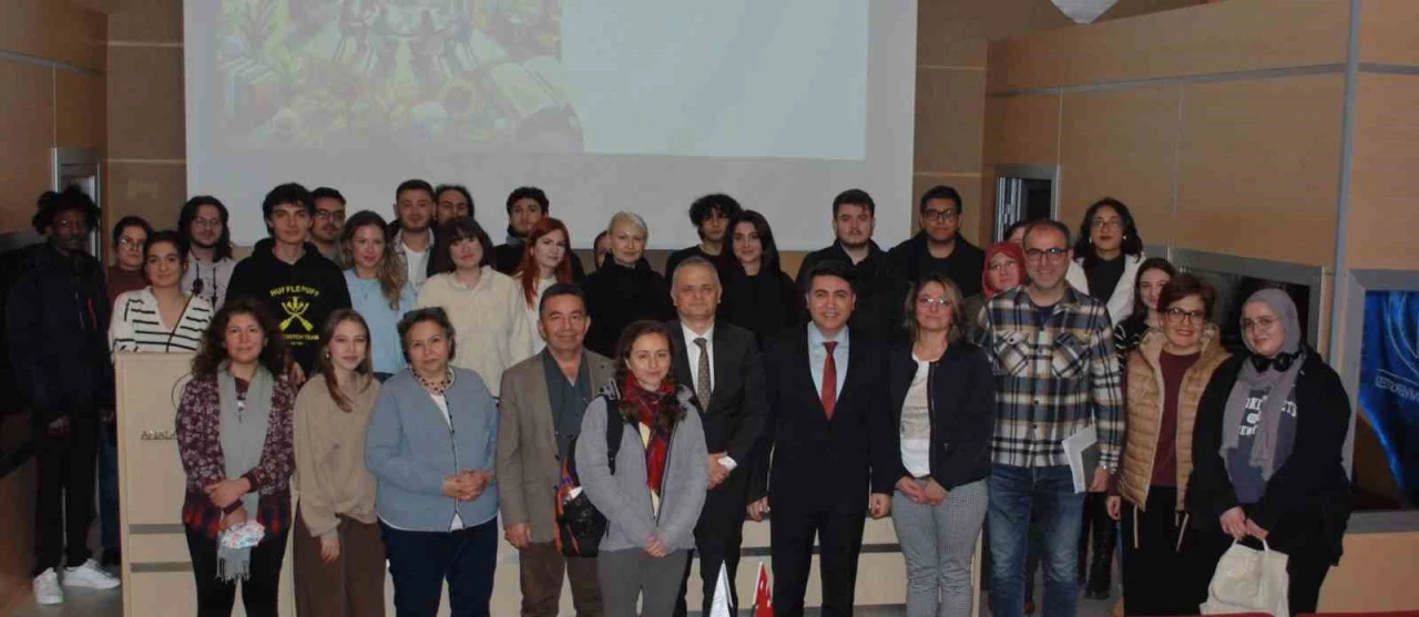 Anadolu Üniversitesi'nde Sosyal Bilimler ve Yapay Zekâ Konferansı Gerçekleştirildi