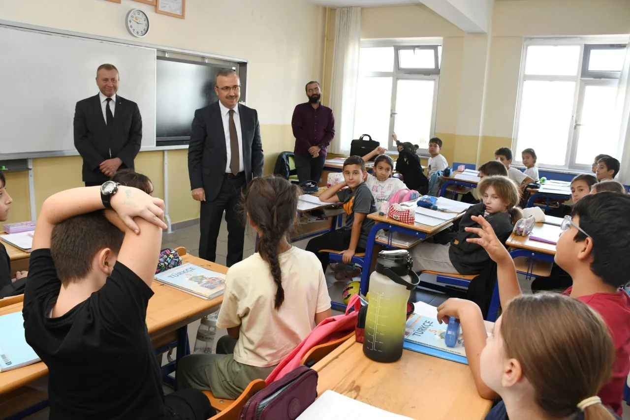 Sinan Aydın’dan Sabiha Gökçen Meslek Lisesi Ortaokulu’na Ziyaret