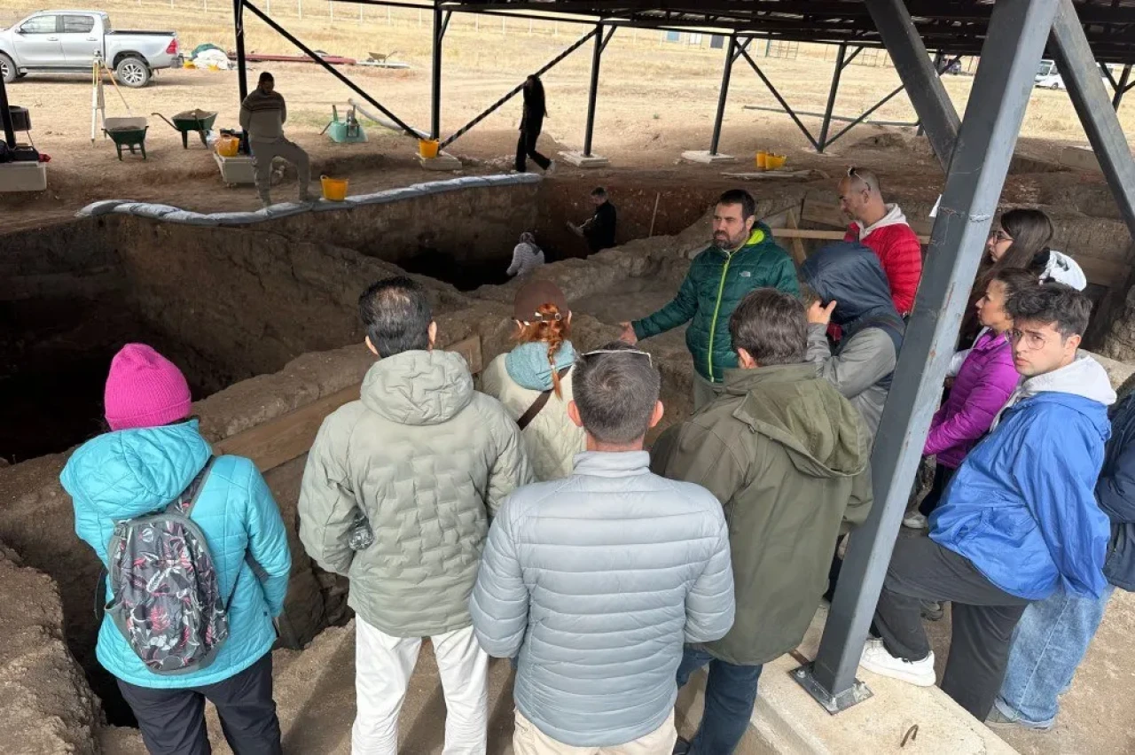 Eskişehir’de turist rehberleri için arkeolojik sit alanları teknik gezisi düzenlendi