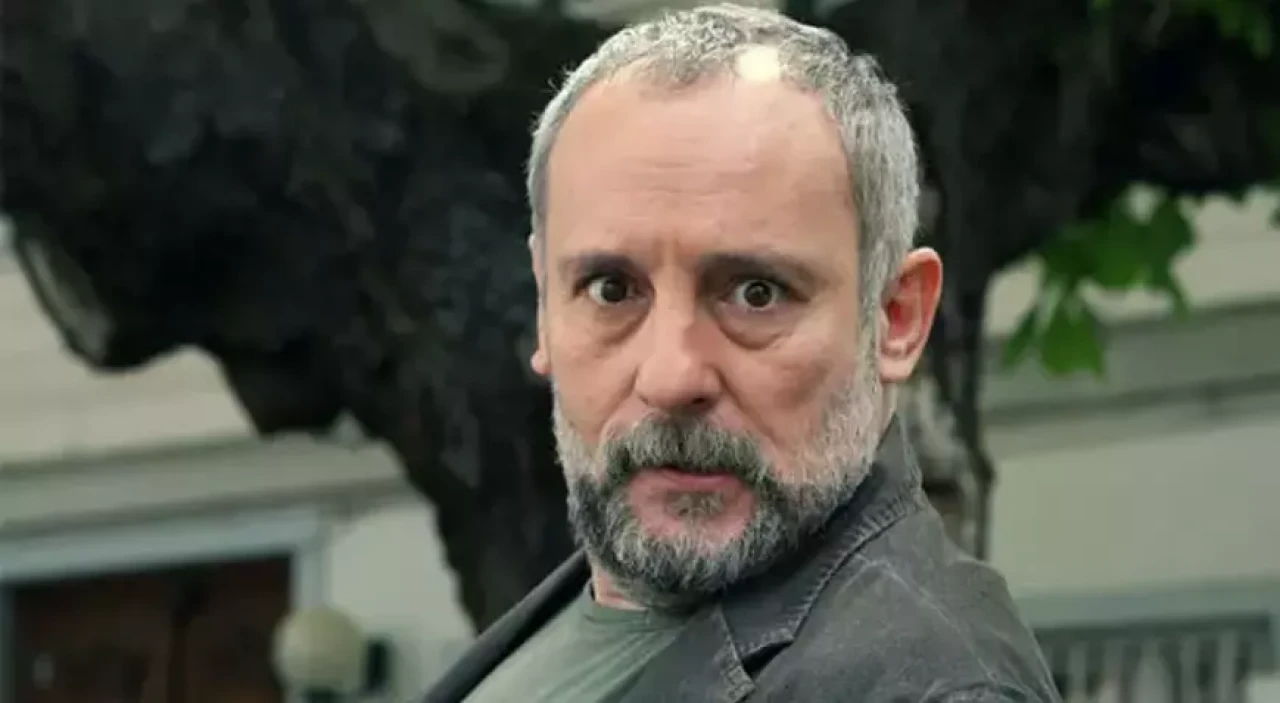 Ege Aydan Kimdir? Keşke Hiç Büyümeseydik Dizisinde Hulusi Handırı’ya Hayat Veren Usta Oyuncu