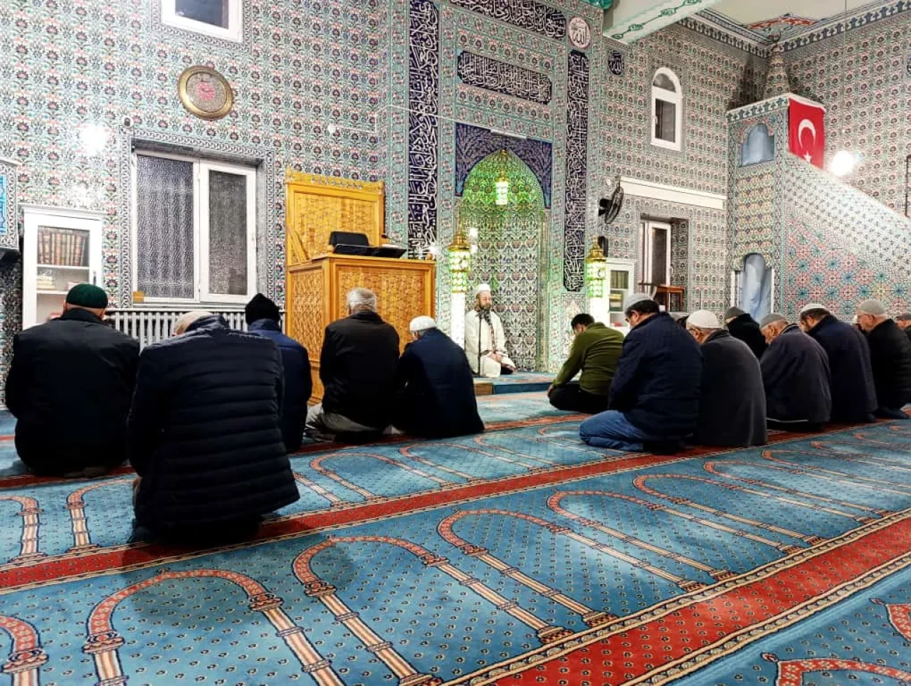 Ahmet Yavuzer Camii’nde sabah namazı buluşmaları bereketle sürüyor
