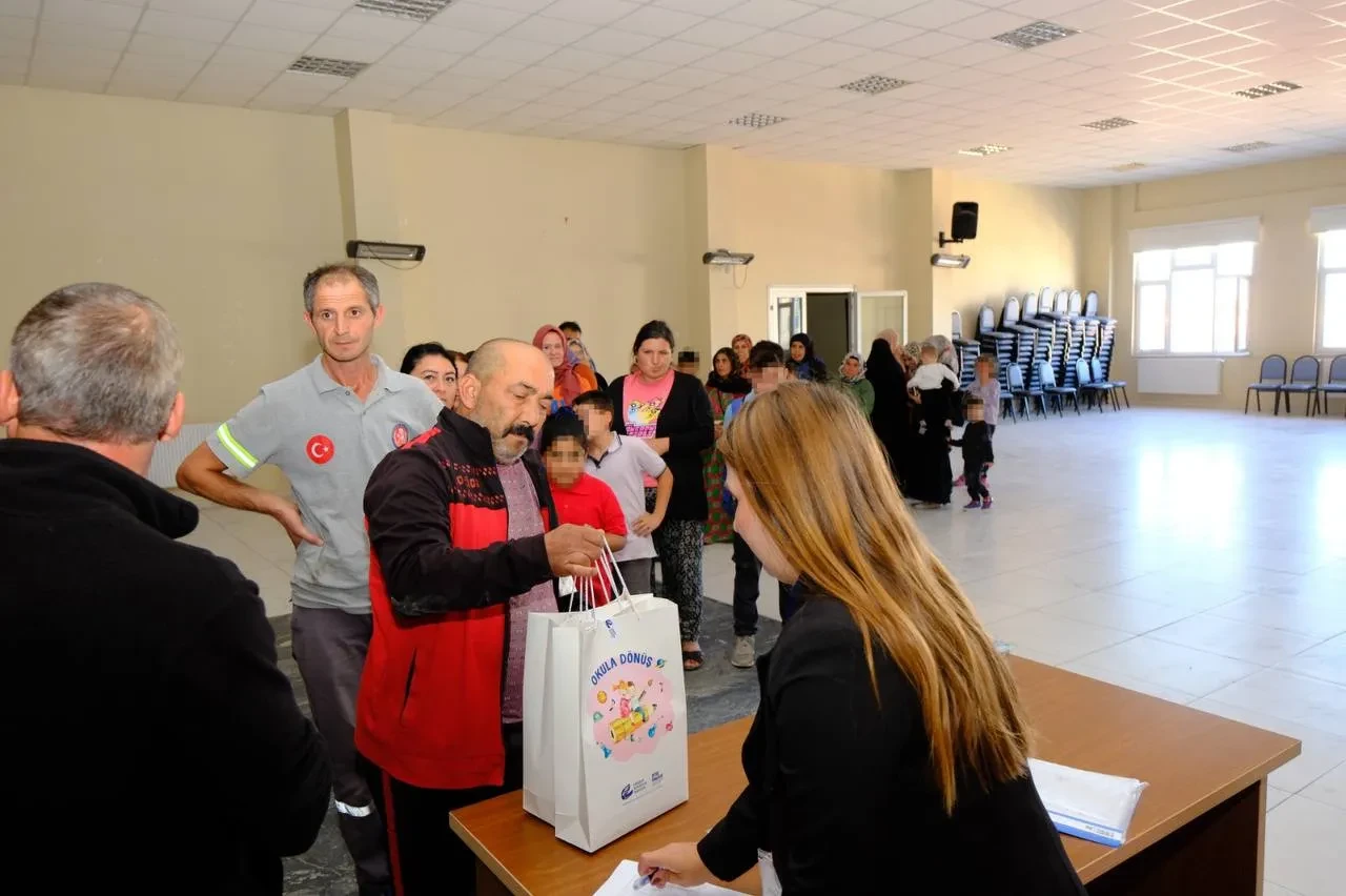 Büyükşehir’den Kırsaldaki Öğrencilere Kırtasiye Desteği