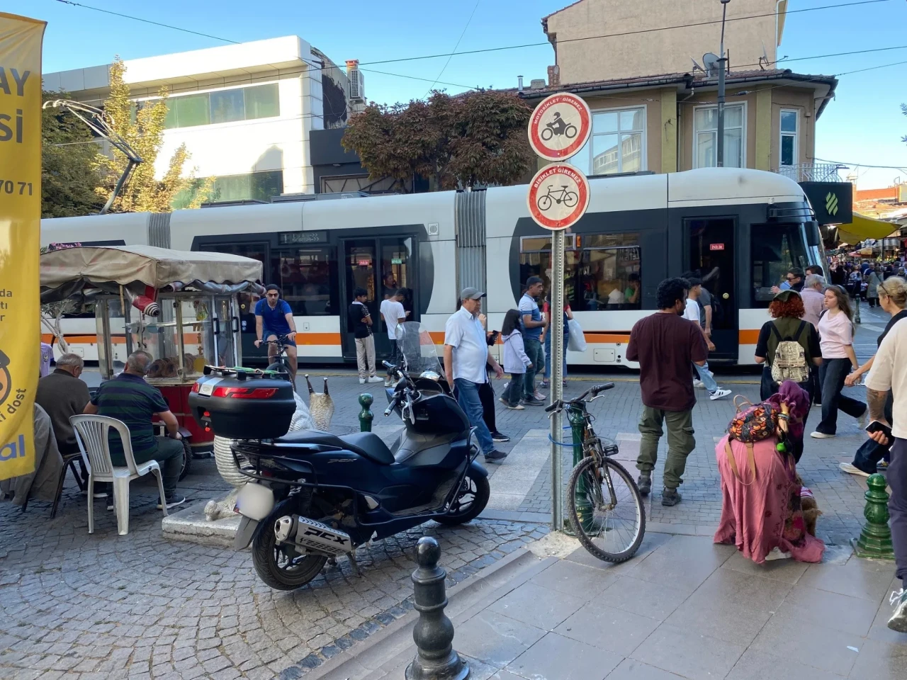Kuralları Hiçe Saydılar: Levhanın Altına Park Ettiler