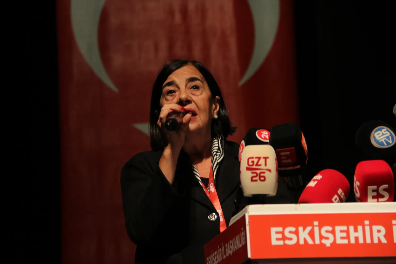 Jalenur Süllü: “Her alanda kriz var ama halkın umudu CHP’de!”