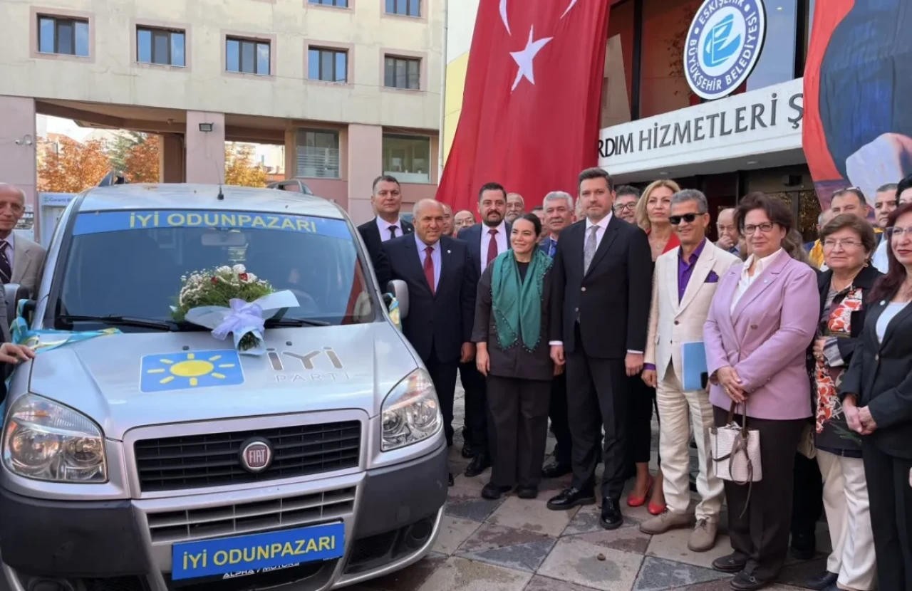İYİ Parti Odunpazarı İlçe Başkanlığına Hizmet Aracı Kazandırıldı